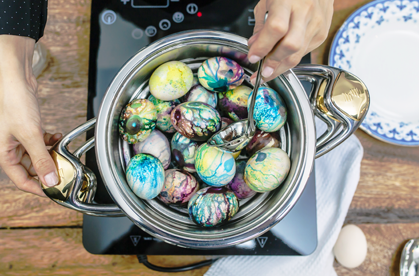 Wielkanocne pisanki - farbowanie jajek w naczyniach Masterpiece Zepter 