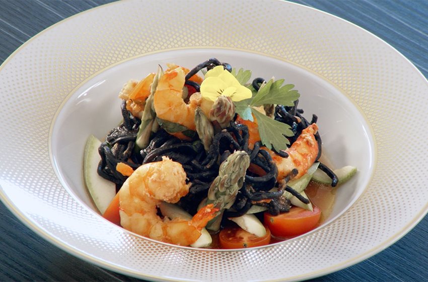 Czarne linguini z krewetkami Czarne linguini z krewetkami